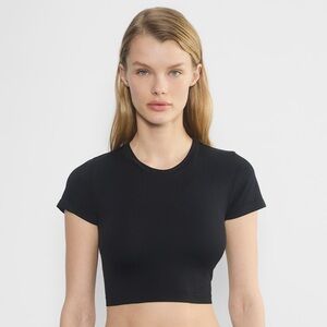 ARITZIA SEAMLESS WILLOW CROPPED BLACK T-SHIRT CREWNECK‎ SHORT-SLEEVE SUNDAY BEST